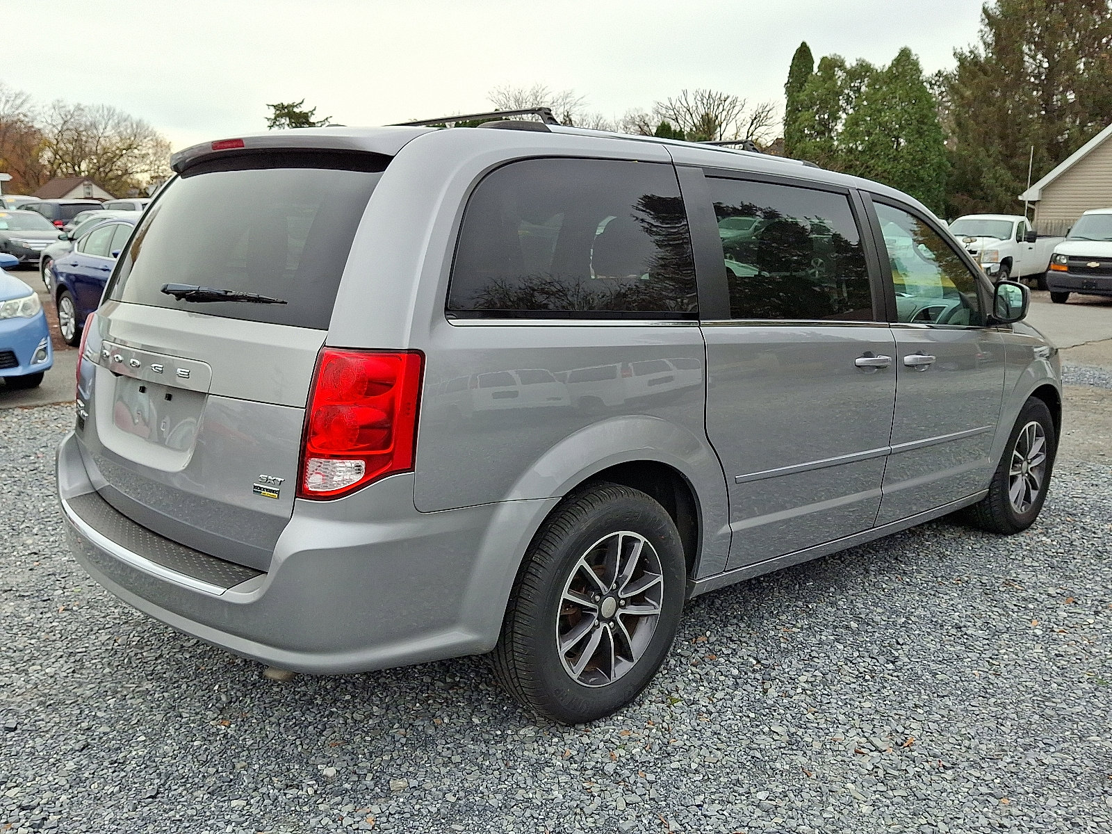 Used 2017 Dodge Grand Caravan SXT image 7