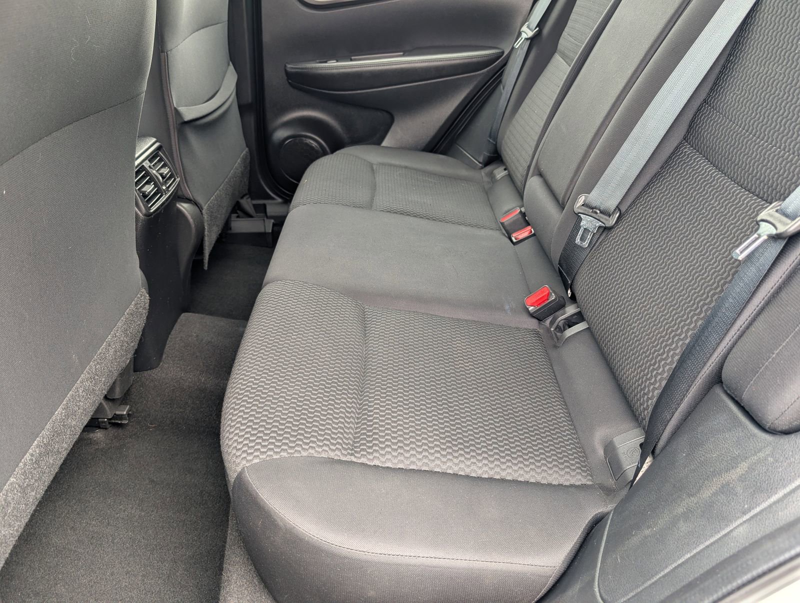 Used 2021 Nissan Rogue Sport S image 16