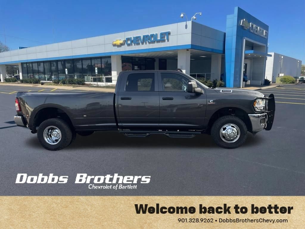 Used 2024 RAM 3500 Tradesman w/ Chrome Appearance Group AWD/4WD image 9