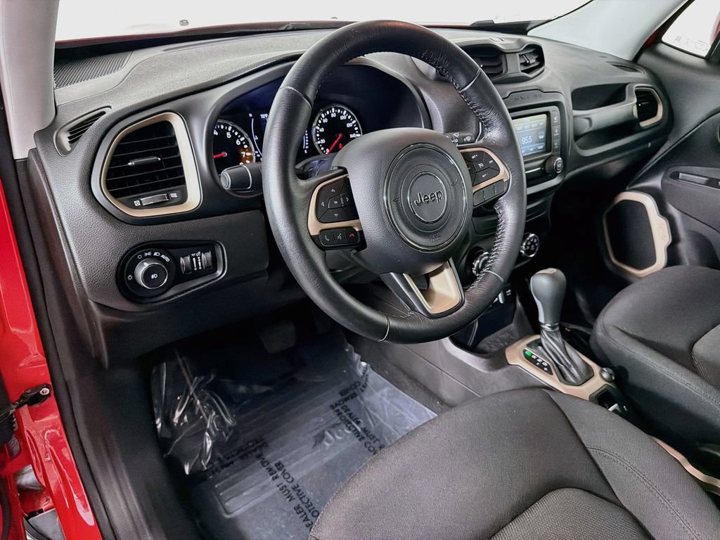 Used 2017 Jeep Renegade Latitude FWD image 9