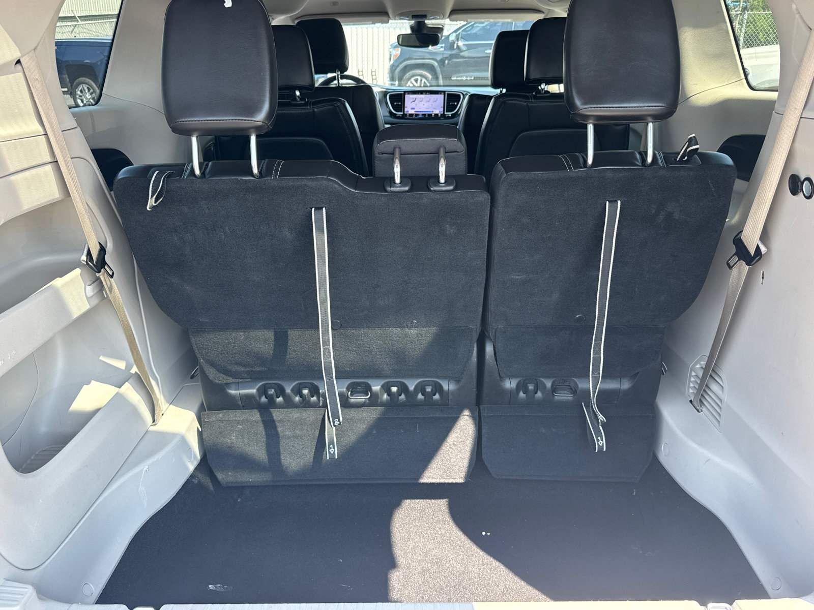 Used 2024 Chrysler Pacifica Touring-L FWD image 20