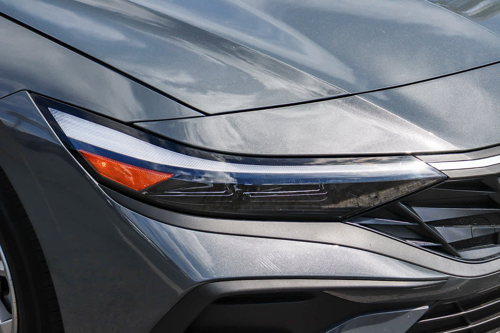 Used 2025 Hyundai Elantra SE w/ Cargo Package image 4