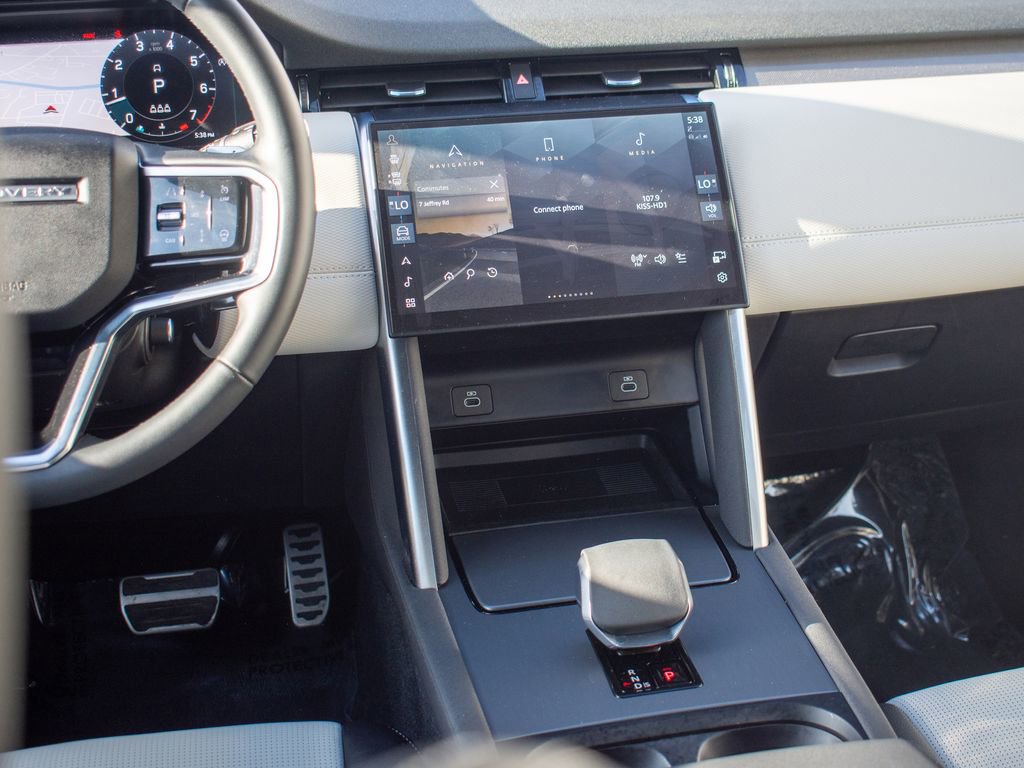 Certified 2025 Land Rover Discovery Sport Dynamic SE AWD/4WD image 21