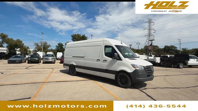 Used 2025 Mercedes-Benz Sprinter 2500 image 4