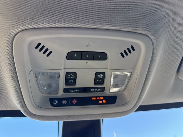 Used 2021 Chevrolet Traverse LT w/ LT Premium Package image 28