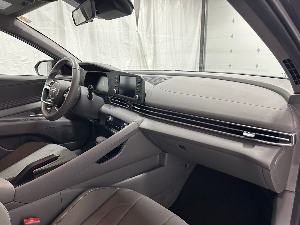 Used 2025 Hyundai Elantra Sport image 54