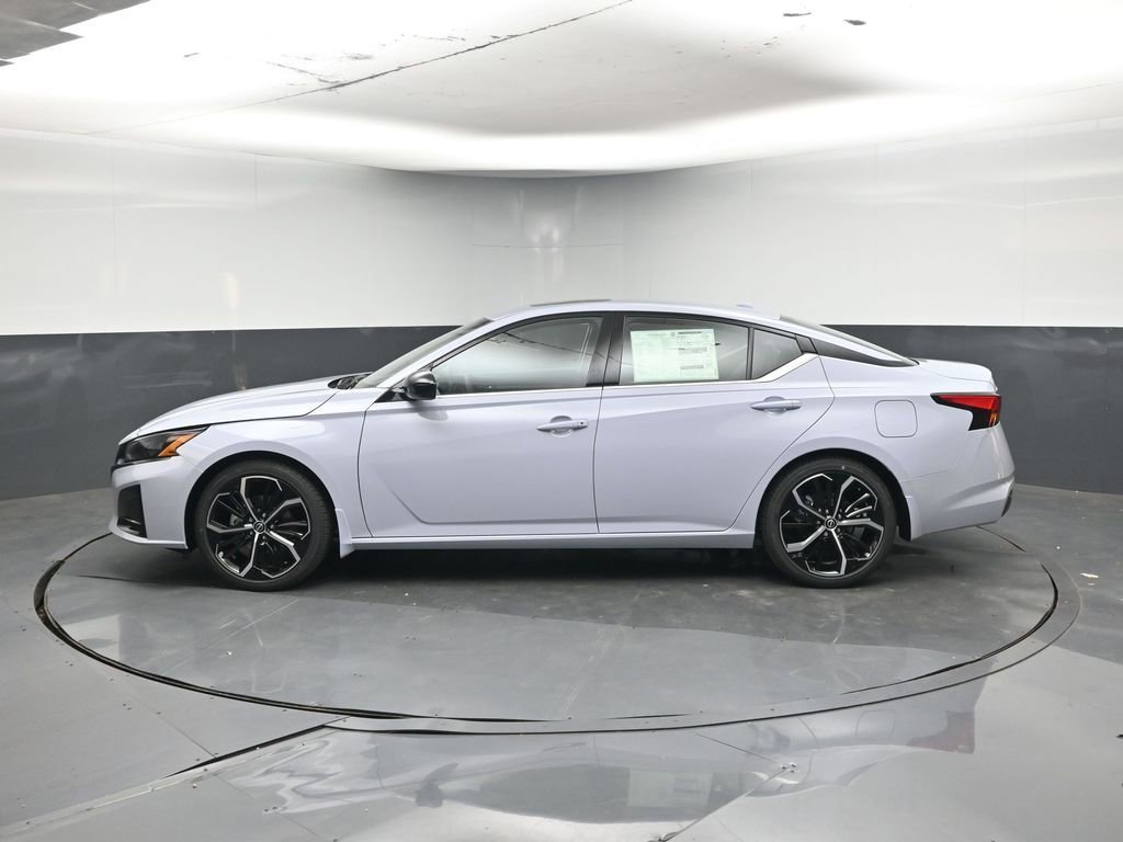 New 2025 Nissan Altima 2.5 SR image 2