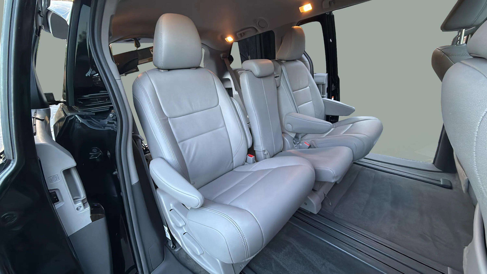 Used 2017 Toyota Sienna XLE Premium image 37