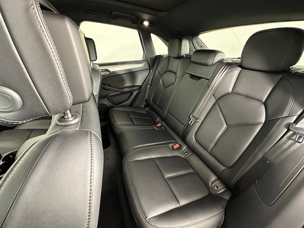 Certified 2025 Porsche Macan w/ Premium Package Plus AWD/4WD image 40