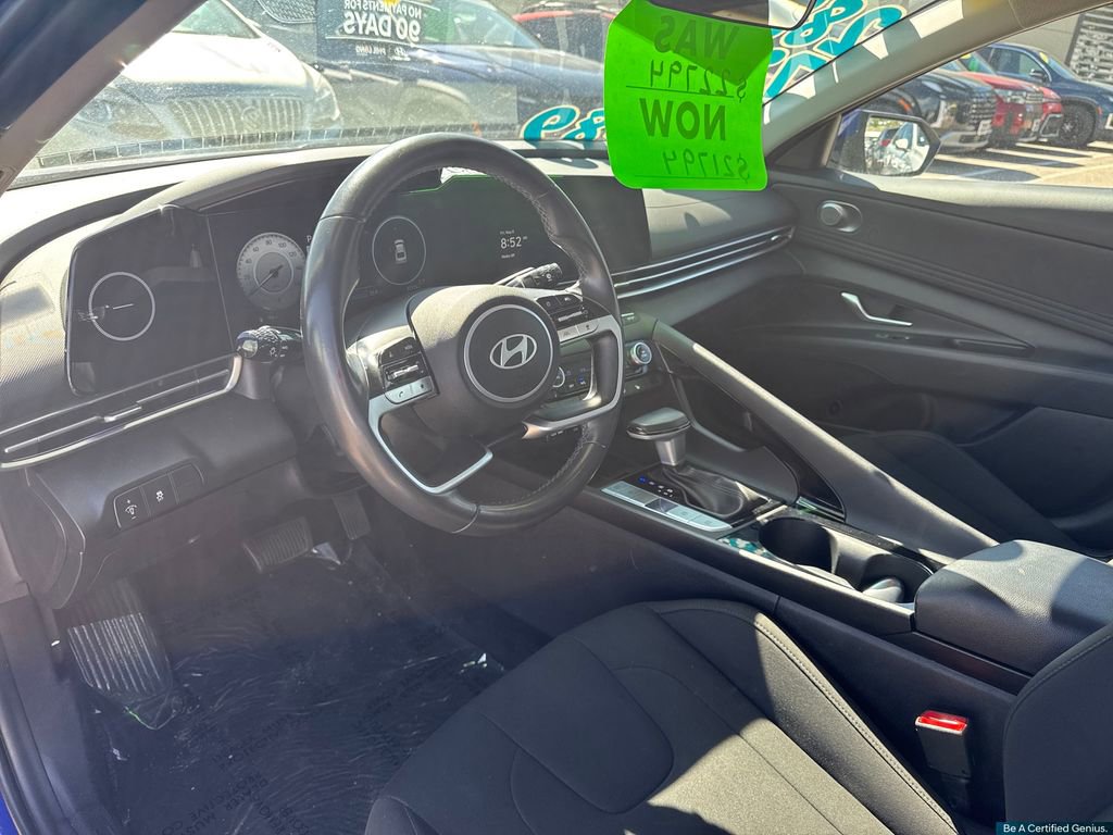 Certified 2025 Hyundai Elantra SEL FWD image 24