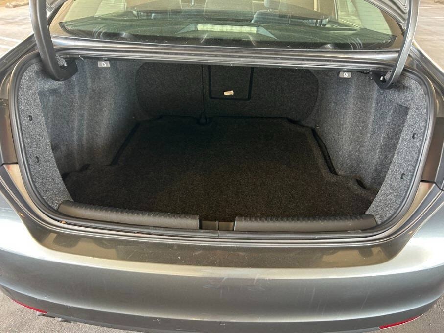 Used 2012 Volkswagen Jetta SE FWD image 23
