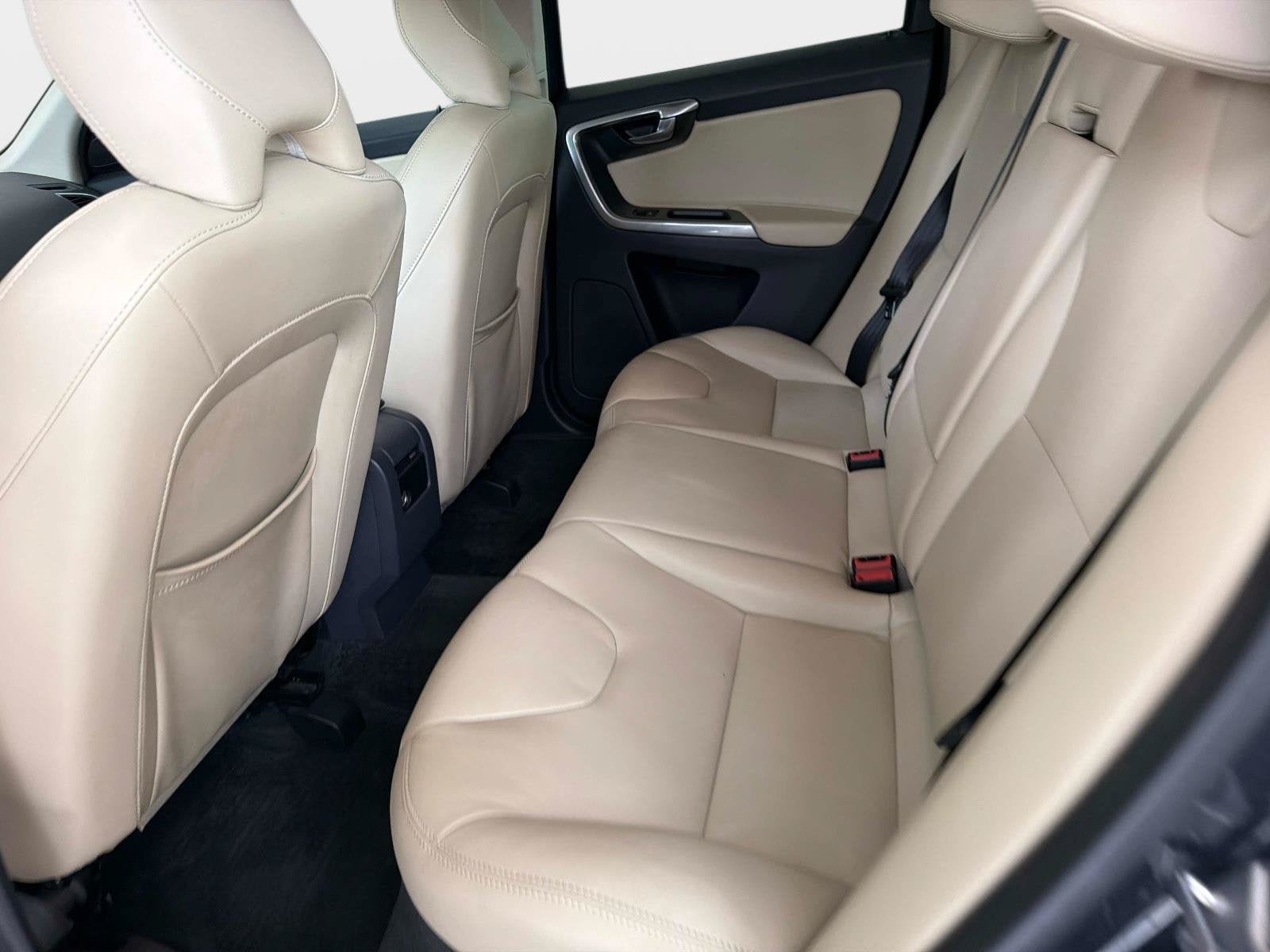 Used 2016 Volvo XC60 T5 Premier w/ Proximity Package FWD image 14