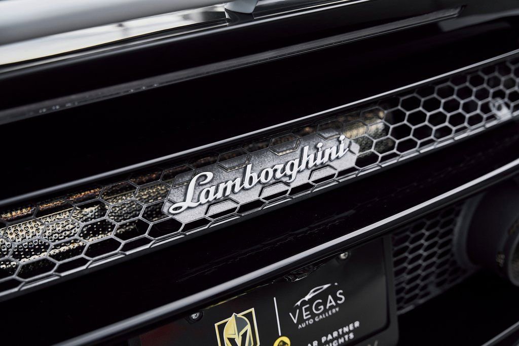 Used 2020 Lamborghini Huracan EVO image 11