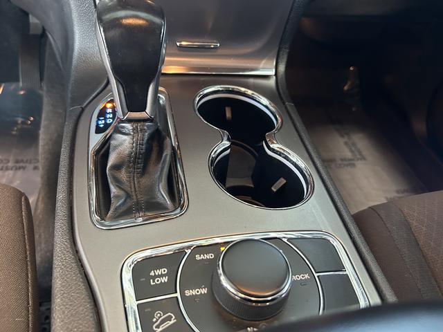 Used 2020 Jeep Grand Cherokee Laredo image 19