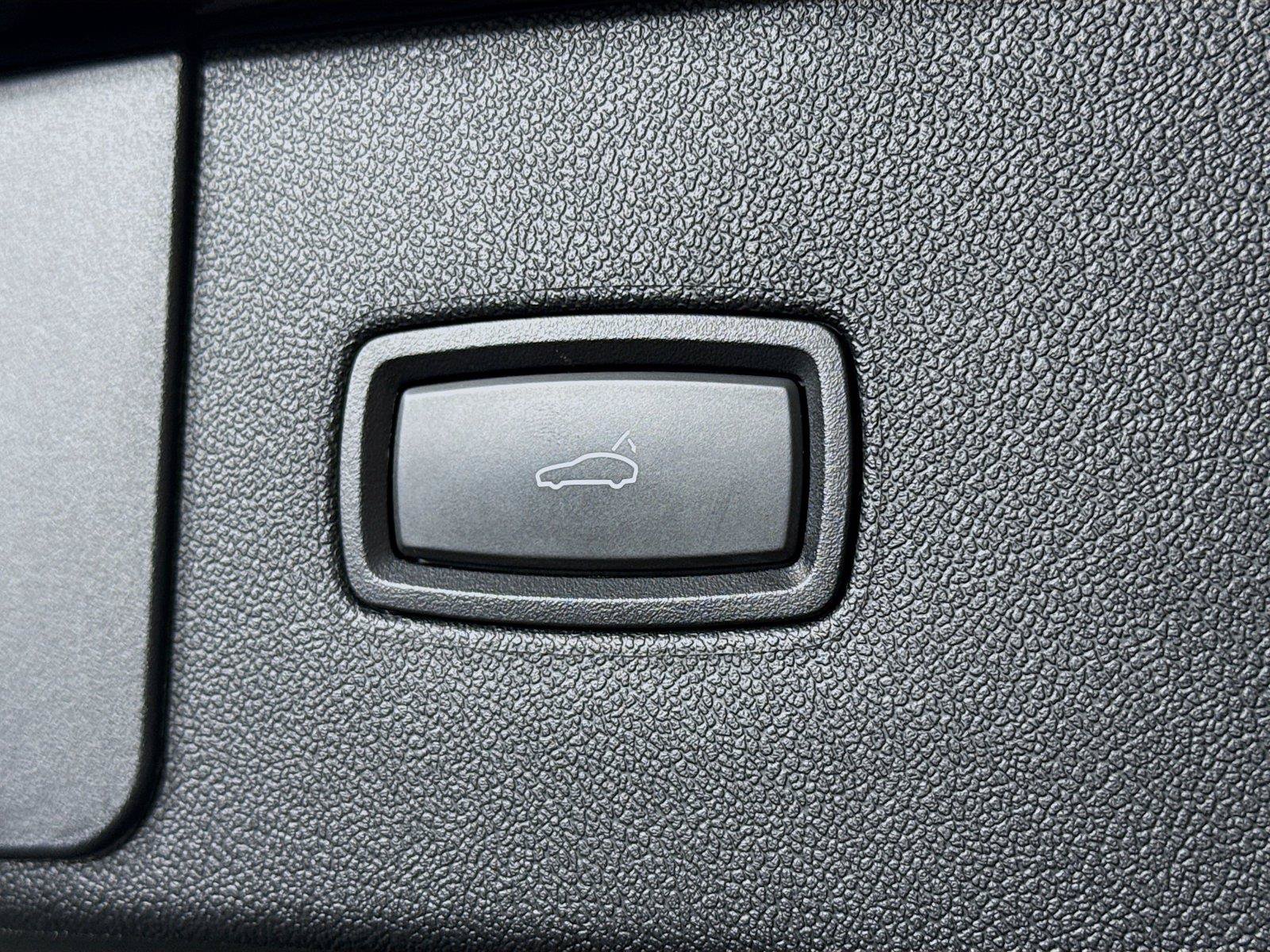 Used 2020 Porsche Cayenne AWD/4WD image 16
