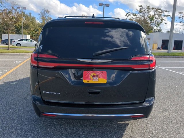 Used 2021 Chrysler Pacifica Touring-L image 5