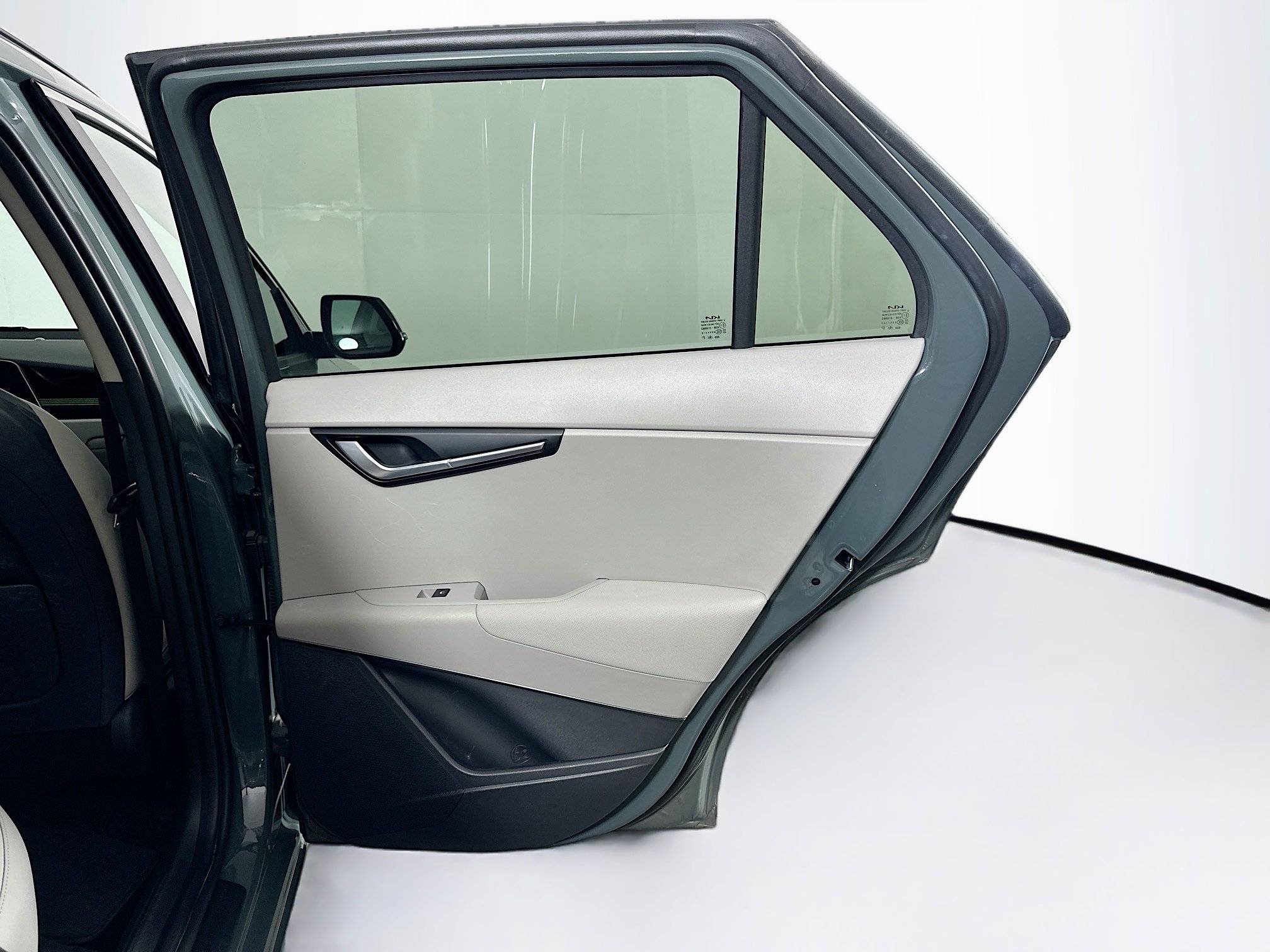 Used 2023 Kia Niro Wind FWD image 30