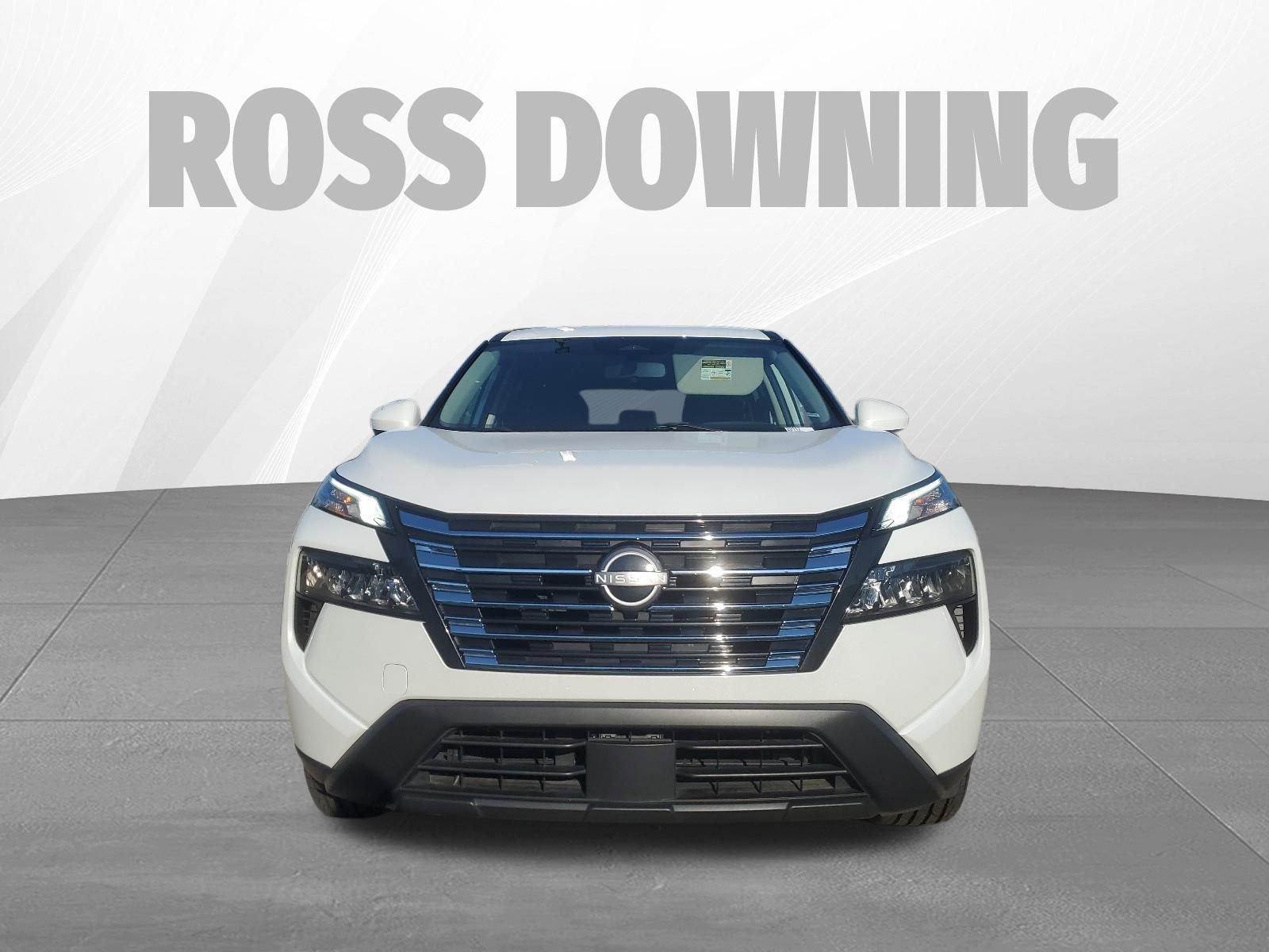 Used 2024 Nissan Rogue SV image 2