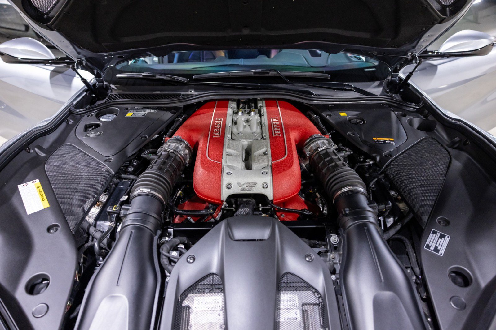 Used 2019 Ferrari 812 Superfast RWD image 57