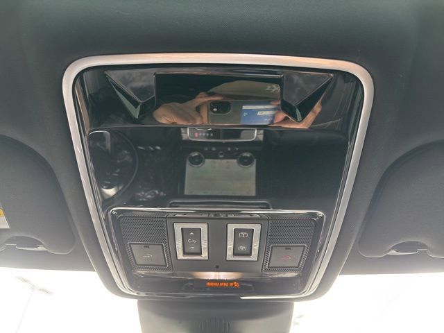 Used 2019 Land Rover Range Rover Velar R-Dynamic SE image 34