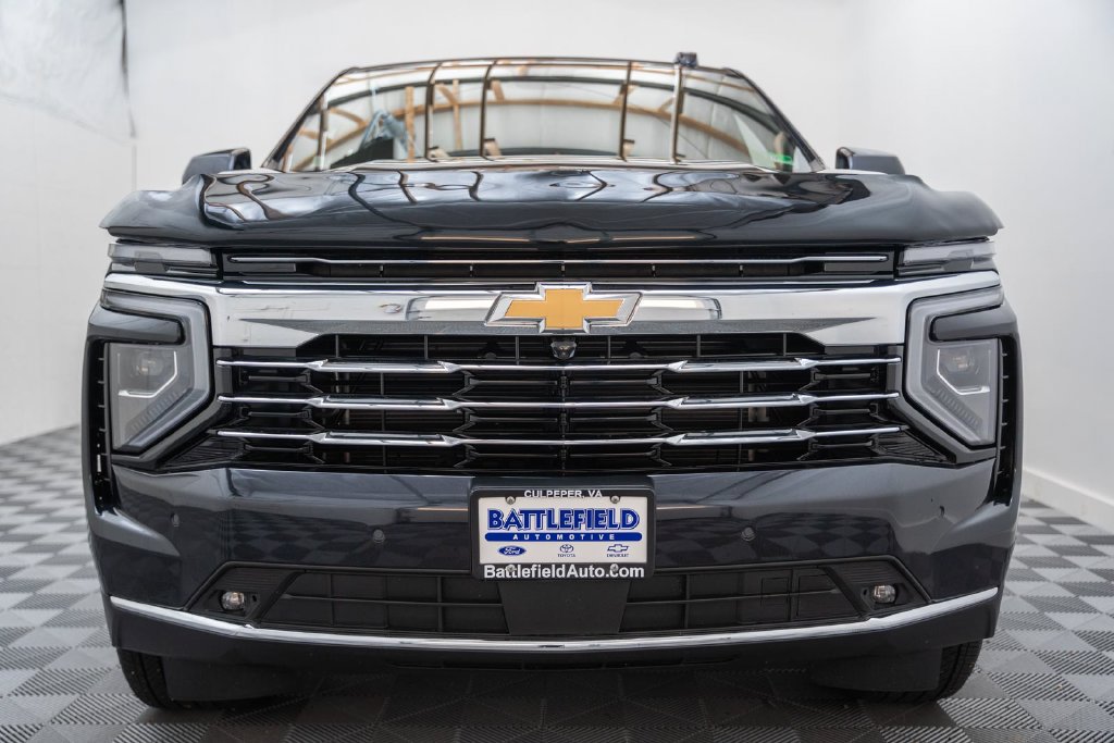 Used 2025 Chevrolet Tahoe LT w/ Comfort Package RWD image 2