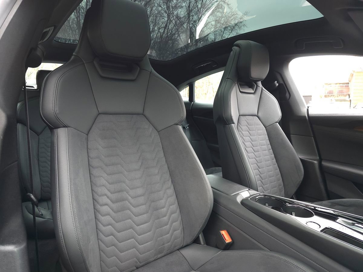 Used 2022 Audi e-tron GT Premium Plus image 20