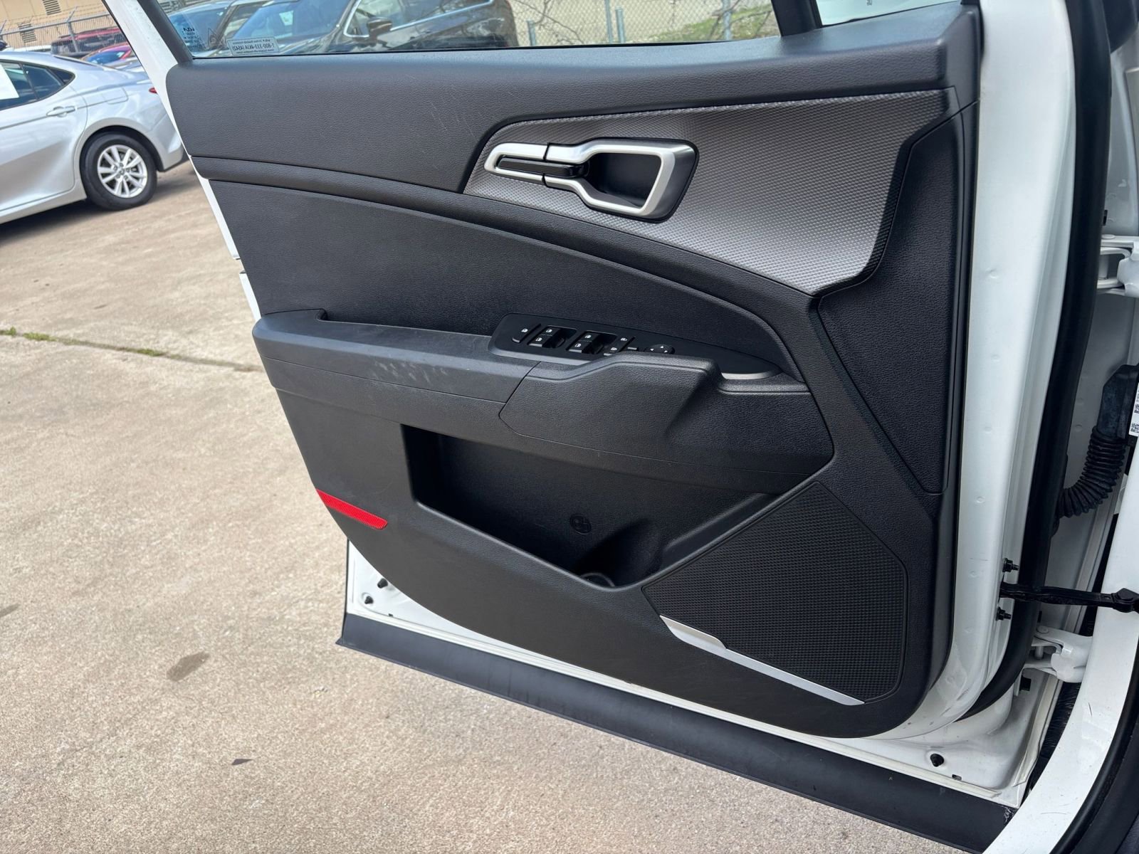 Used 2025 Kia Sportage LX image 18