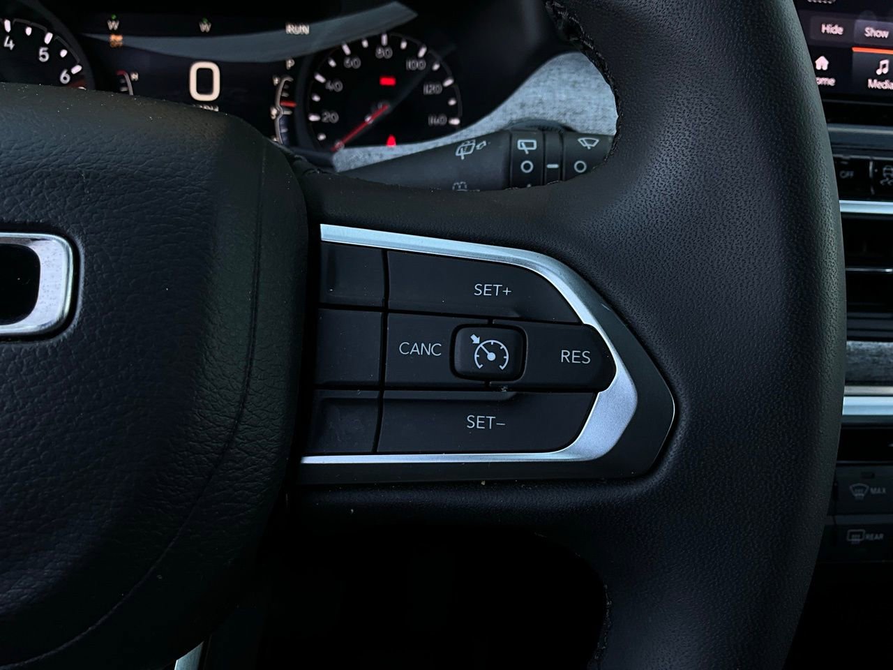 Used 2025 Jeep Compass Latitude image 35