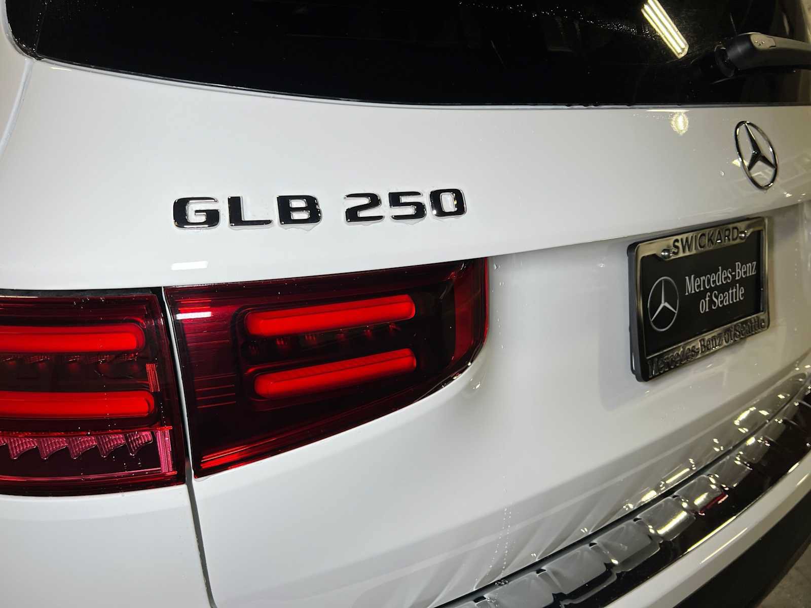 Used 2026 Mercedes-Benz GLB 250 4MATIC image 14