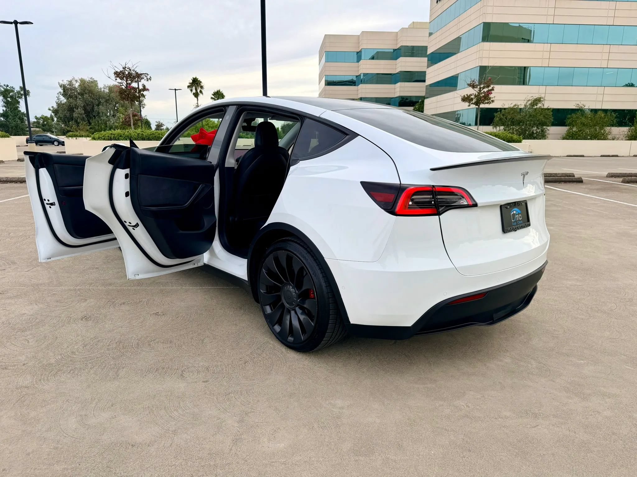 Used 2022 Tesla Model Y Performance AWD/4WD image 40