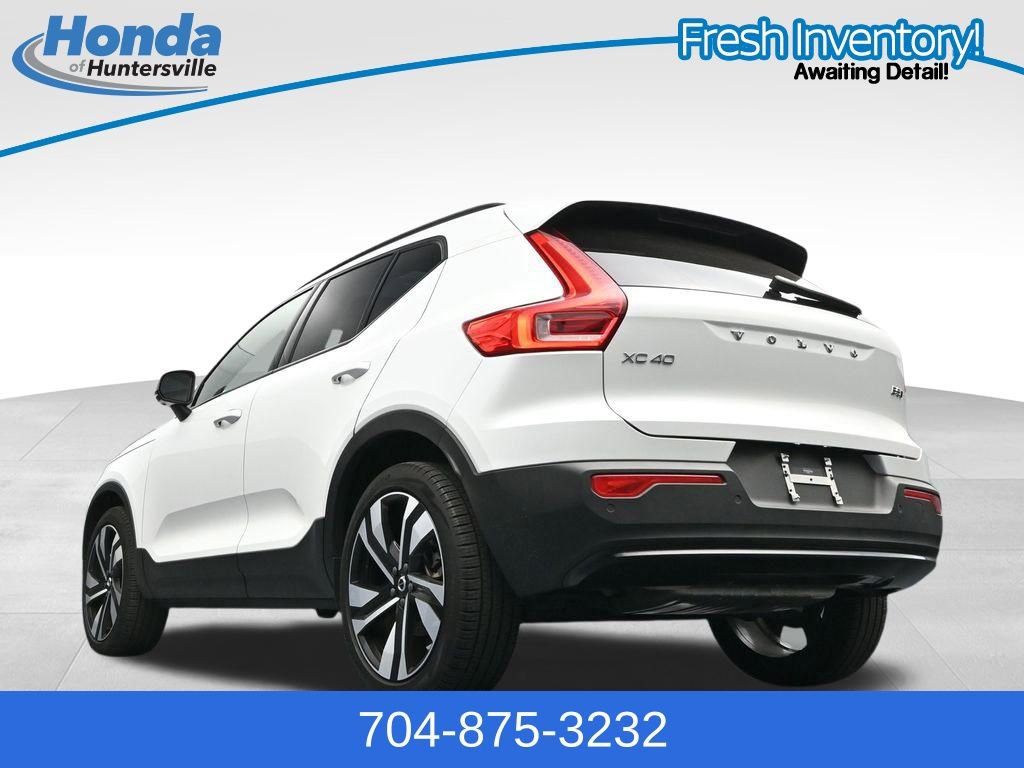 Used 2025 Volvo XC40 B5 Plus AWD/4WD image 37