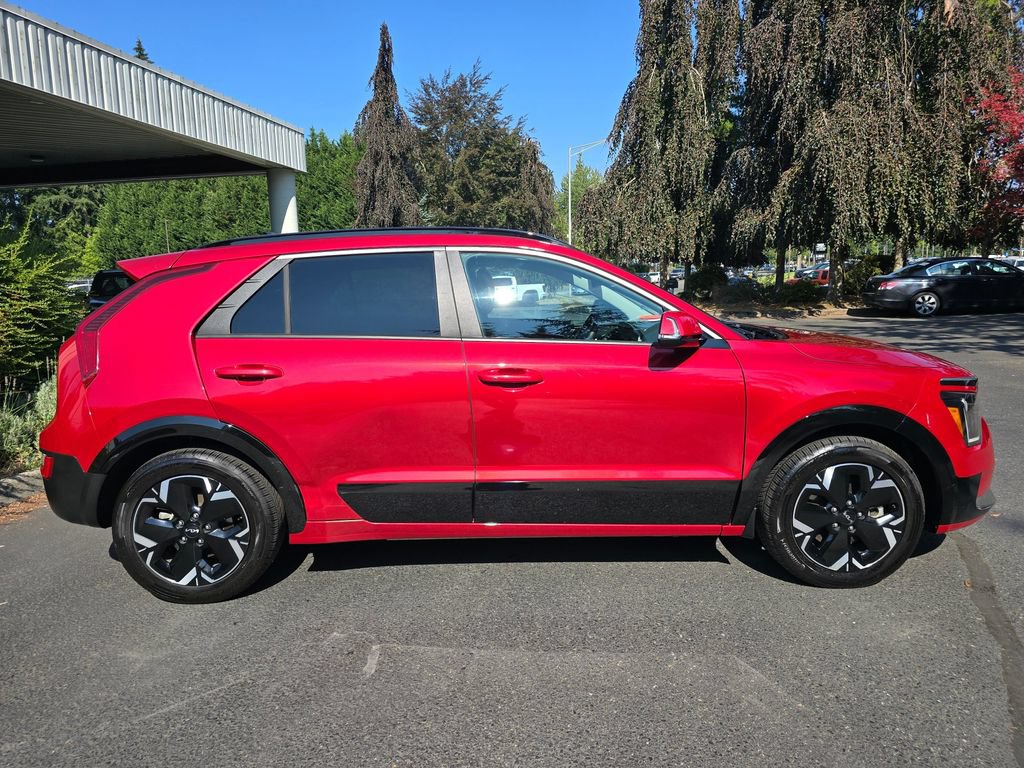 Certified 2023 Kia Niro Wind w/ Wind Preserve Package FWD image 3