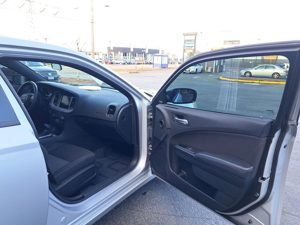 Used 2023 Dodge Charger SXT w/ Blacktop Package image 16