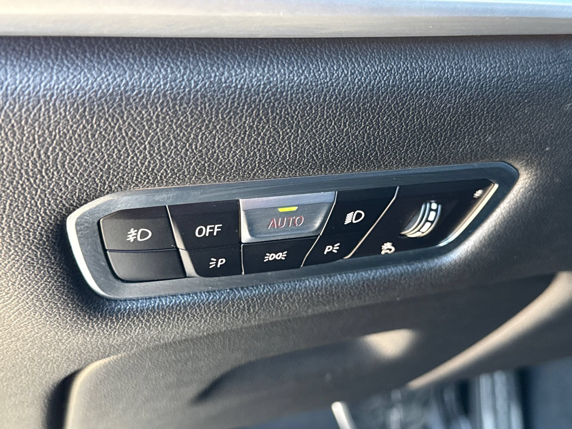 Used 2022 BMW X7 xDrive40i w/ M Sport Package AWD/4WD image 21