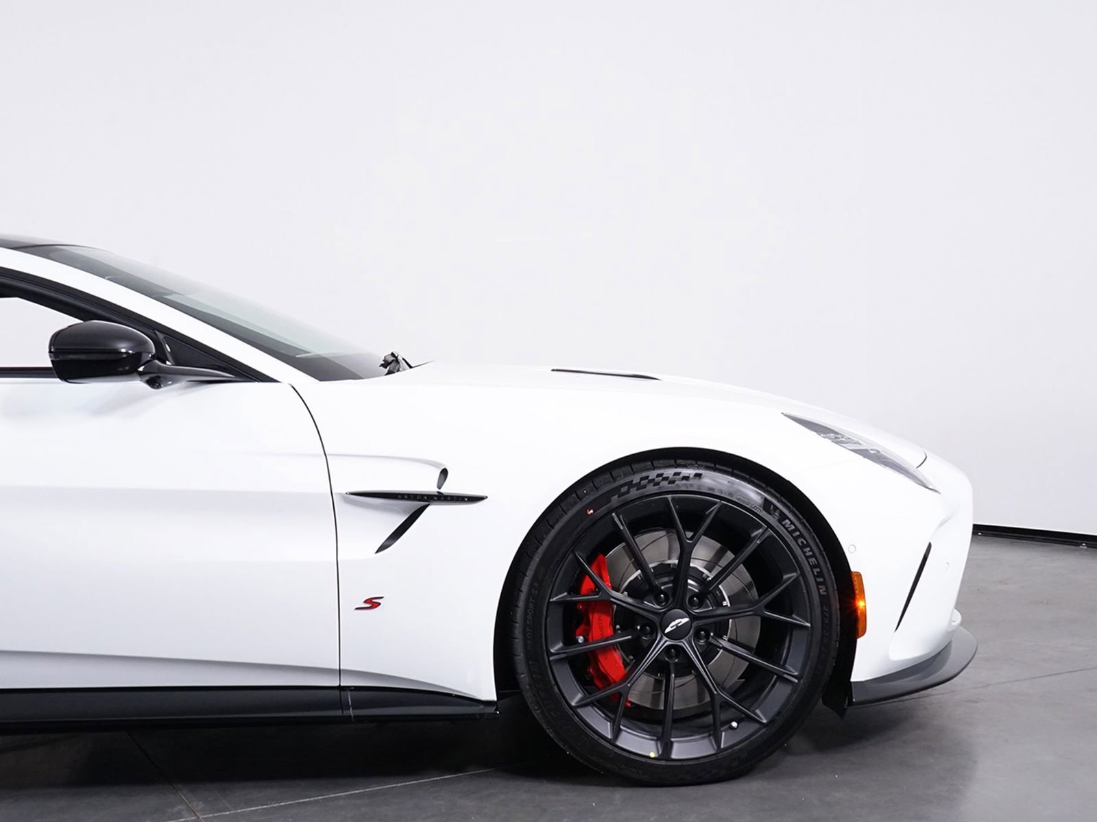 New 2026 Aston Martin V8 Vantage S RWD image 15