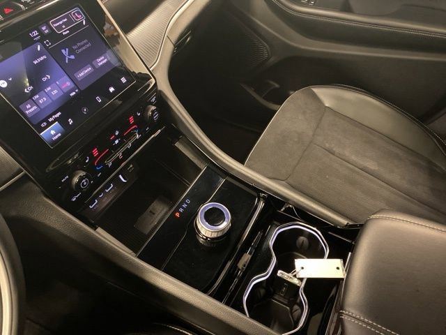 Used 2023 Jeep Grand Cherokee Altitude image 14