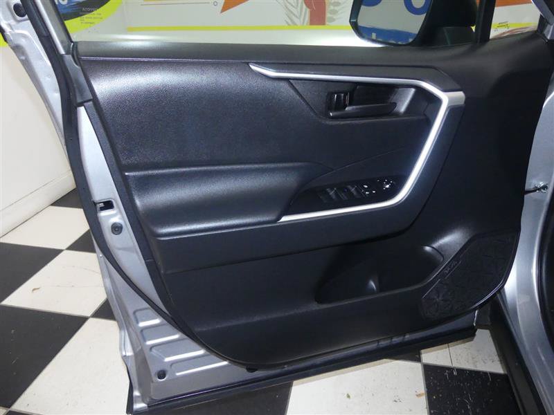 Used 2022 Toyota RAV4 LE AWD/4WD image 22
