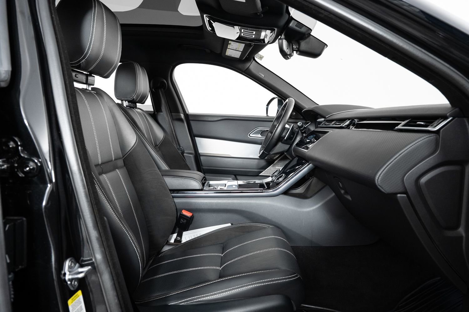 Used 2018 Land Rover Range Rover Velar R-Dynamic SE image 27