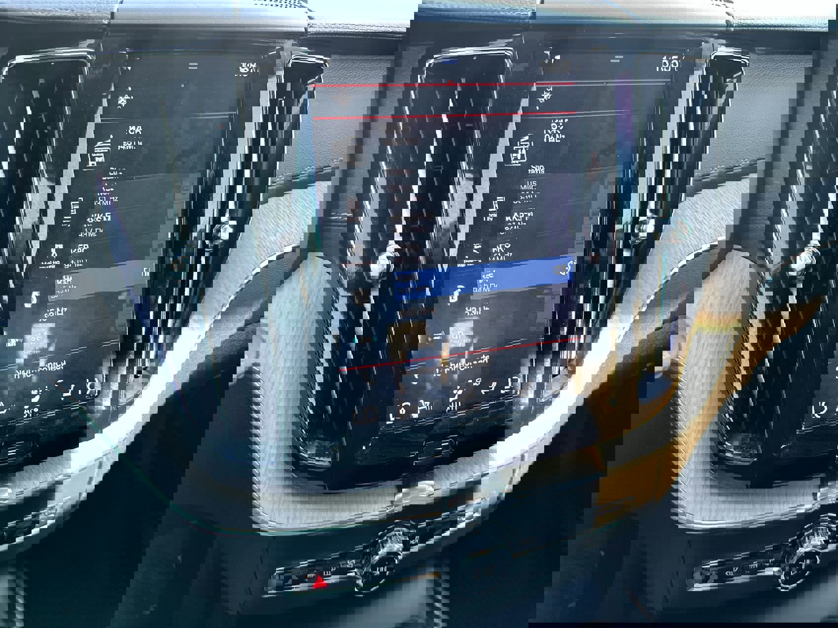 Used 2020 Volvo XC60 T6 Inscription w/ Protection Package Premier image 12