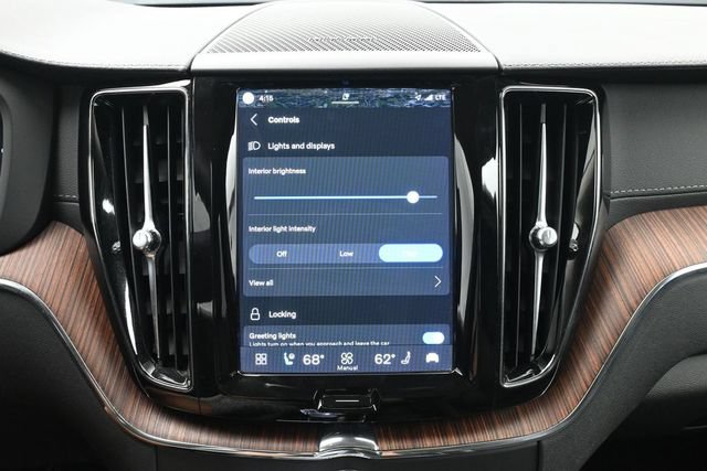 Used 2023 Volvo XC60 B5 Ultimate w/ Climate Package FWD image 18