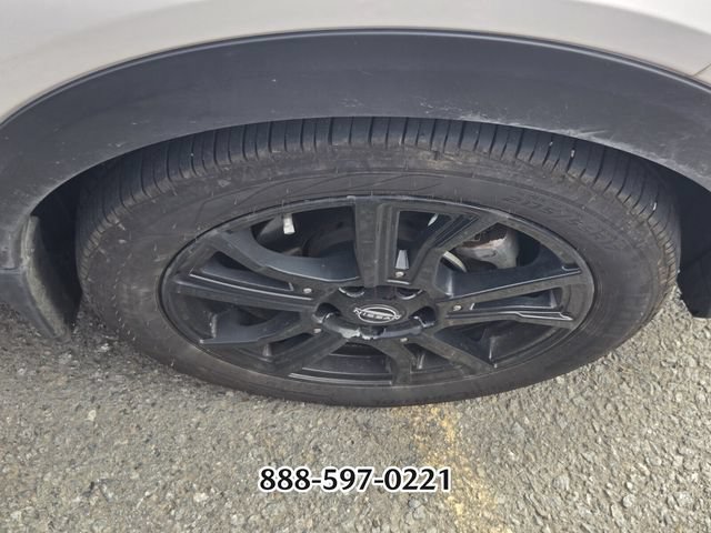 Used 2023 Nissan Kicks SR w/ SR Premium Package FWD image 9