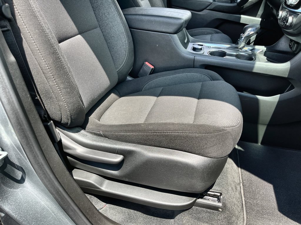 Used 2023 Chevrolet Traverse LT AWD/4WD image 26