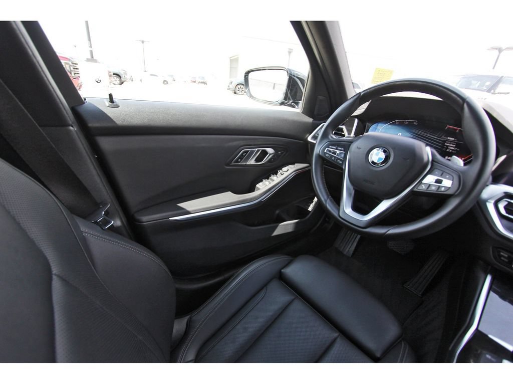 Used 2022 BMW 330i Sedan w/ Driving Assistance Package RWD image 8