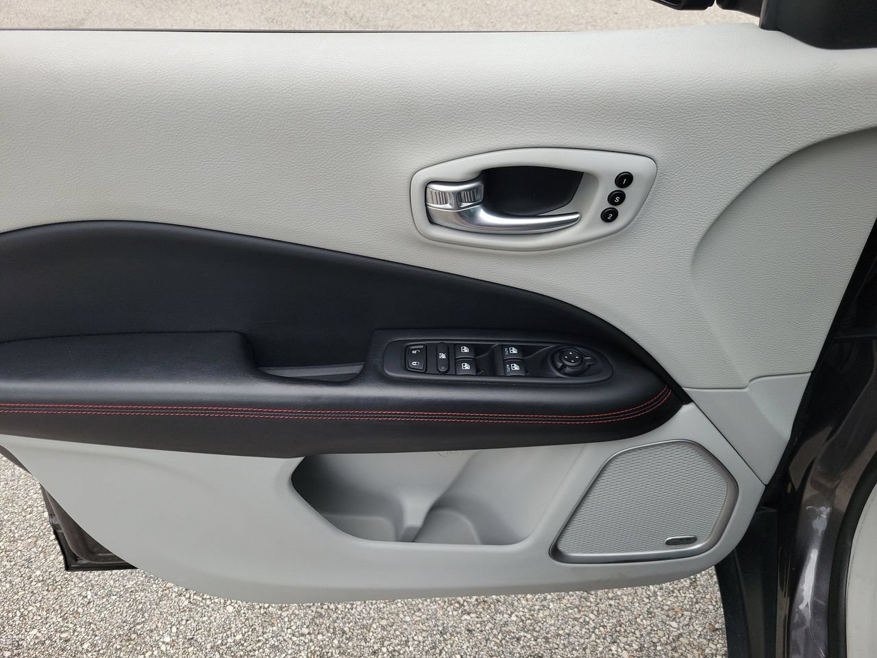 Used 2021 Jeep Compass Limited w/ Sun and Sound Group FWD image 13