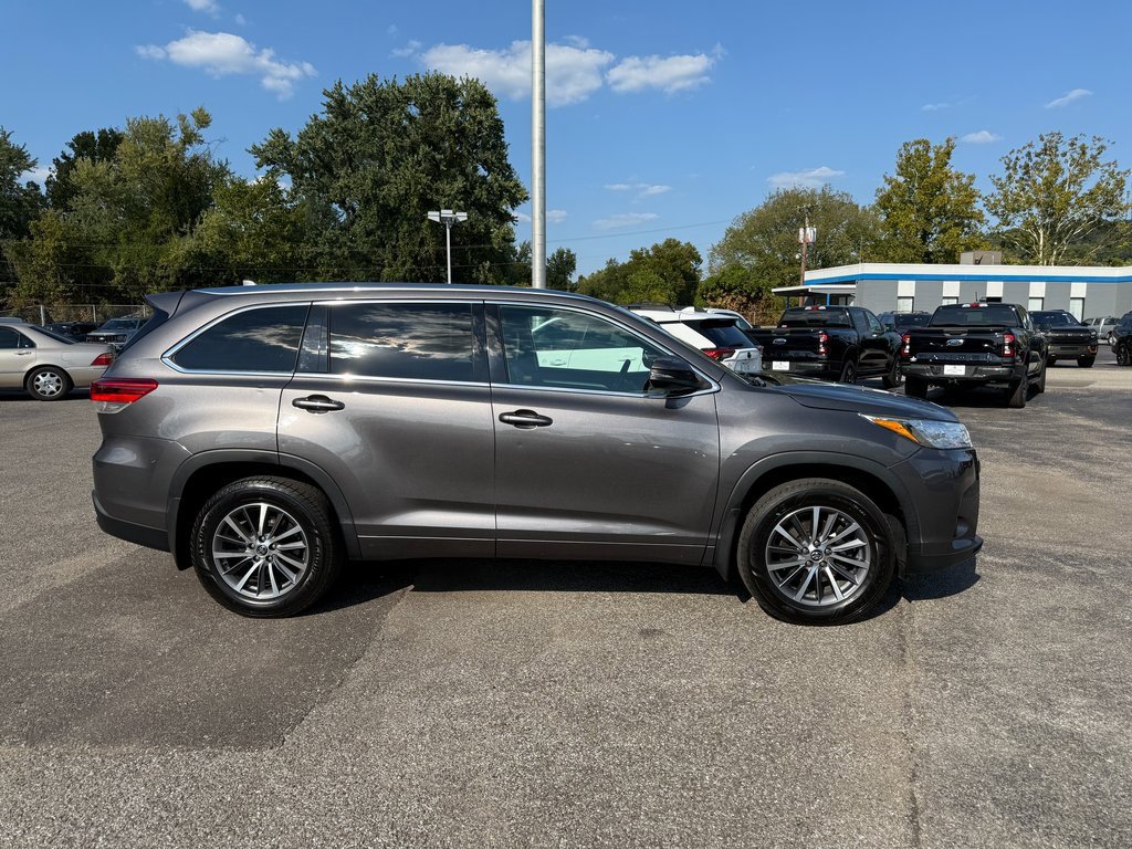Used 2017 Toyota Highlander XLE image 10