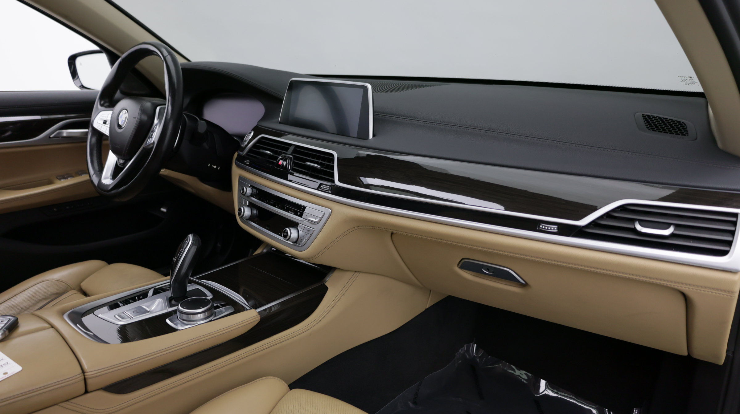 Used 2022 BMW 740i w/ Premium Package RWD image 47