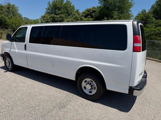 Used 2016 Chevrolet Express 3500 LT w/ LT Preferred Equipment Group RWD image 6