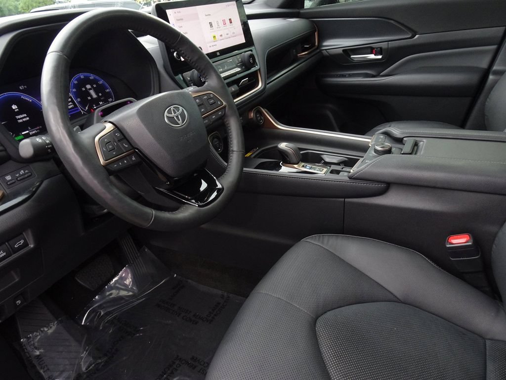 Used 2024 Toyota Grand Highlander AWD Hybrid image 12