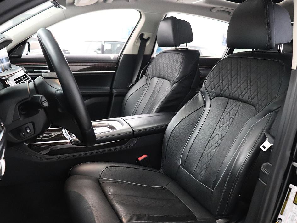 Used 2017 BMW 750i RWD image 10
