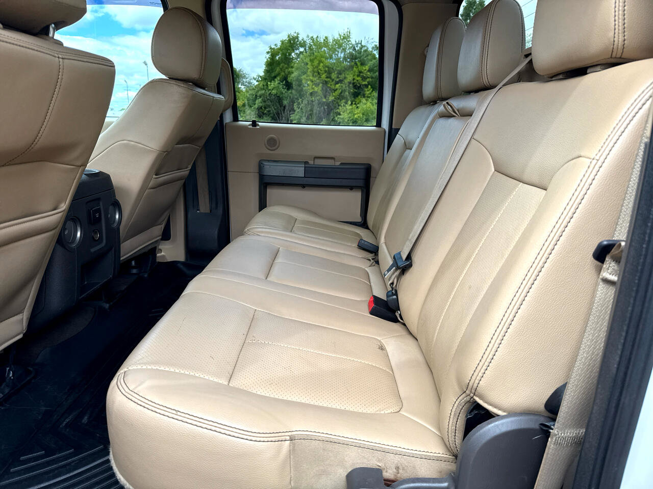 Used 2016 Ford F350 Lariat w/ Chrome Package image 21